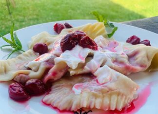 Colțunași cu vișine – Desert ca la mama acasă