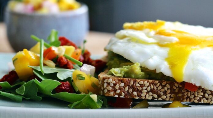 Idei pentru un mic dejun sănătos – Ce să mănânci dimineața ca să slăbești