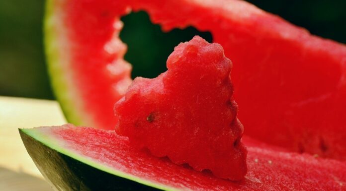 Pepenele roșu – aliatul curelor de slăbire! Calorii, beneficii și valoare nutrițională